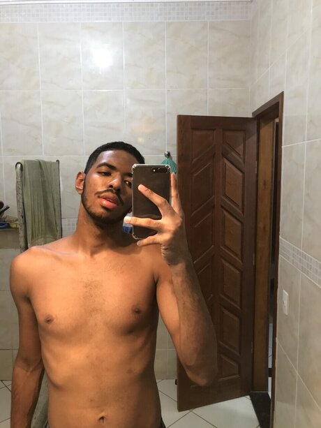 Foto di nudo di fuga di OnlyFans di Icaro Big Dick 24cm