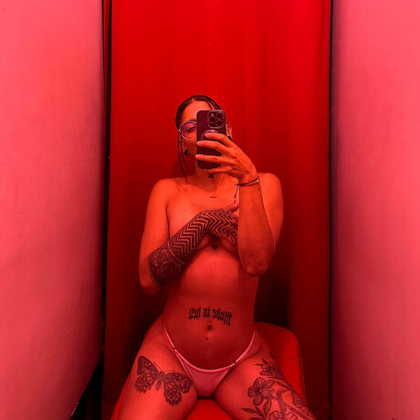 Foto di nudo di fuga di OnlyFans di Val 