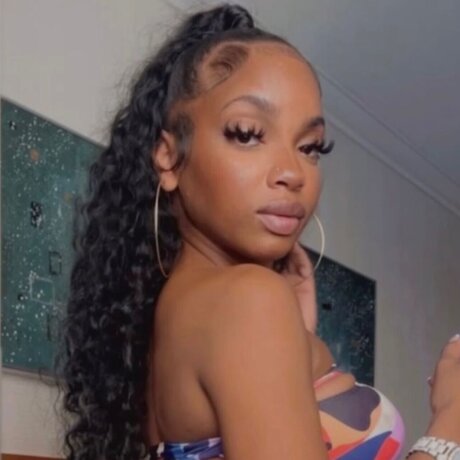 Foto di nudo di fuga di OnlyFans di Aziza2pretty