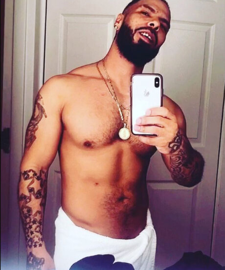 Foto di nudo di fuga di OnlyFans di Dongeemusic