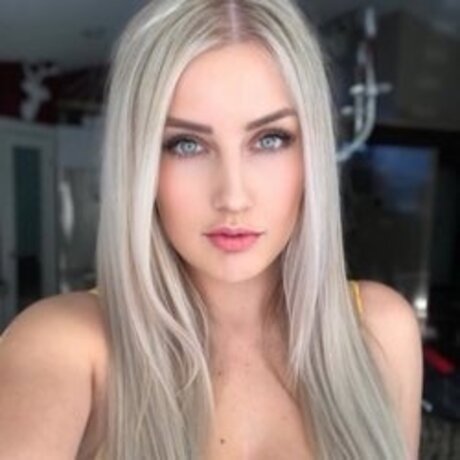 Foto di nudo di fuga di OnlyFans di Kady Staying At Home 