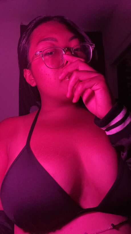 Foto di nudo di fuga di OnlyFans di Kymikoharrada