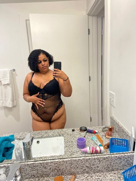 Foto di nudo di fuga di OnlyFans di Yummy