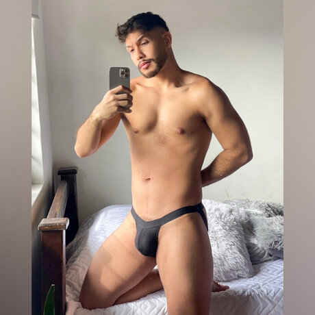 Foto di nudo di fuga di OnlyFans di San Juan