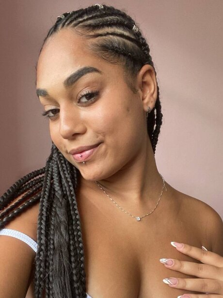 Foto di nudo di fuga di OnlyFans di Luara Souza