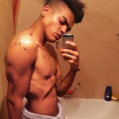 Foto di nudo di fuga di OnlyFans di Dotado23cm