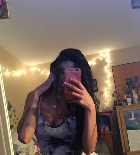 Foto di nudo di fuga di OnlyFans di L0nelytar