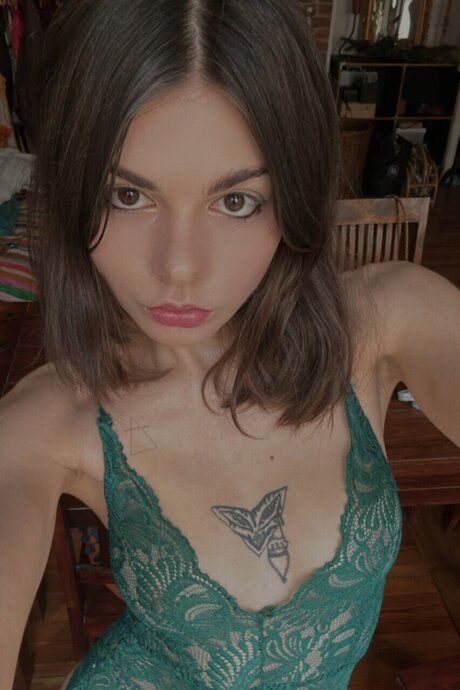 Foto di nudo di fuga di OnlyFans di Aleona 
