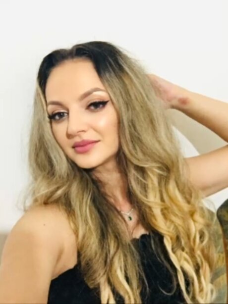 Foto di nudo di fuga di OnlyFans di Lina