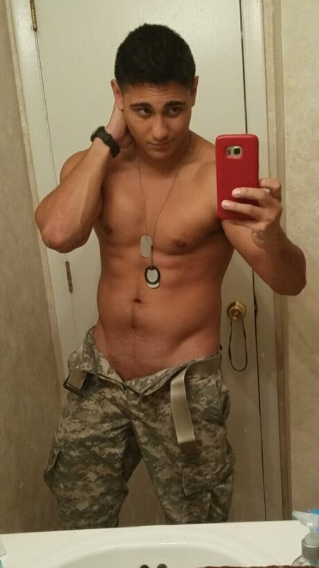 Foto di nudo di fuga di OnlyFans di Veteran Dad