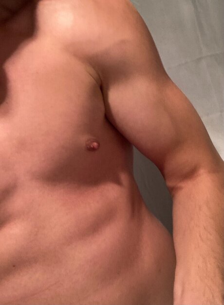 Foto di nudo di fuga di OnlyFans di Ari Deeper