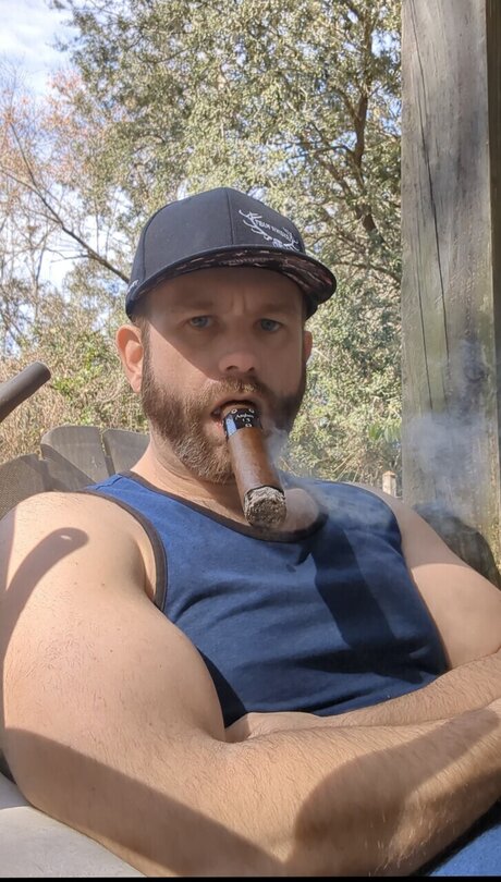 Foto di nudo di fuga di OnlyFans di Diesel Cigar Dude