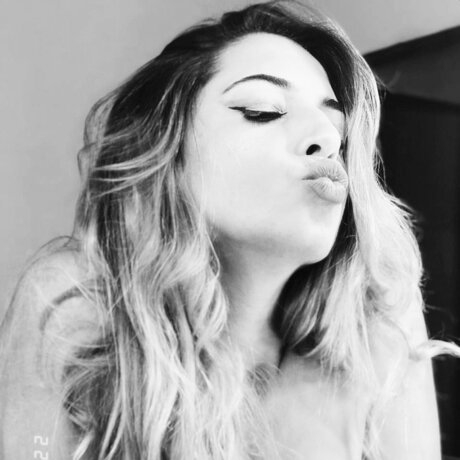 Foto di nudo di fuga di OnlyFans di Luana Latina