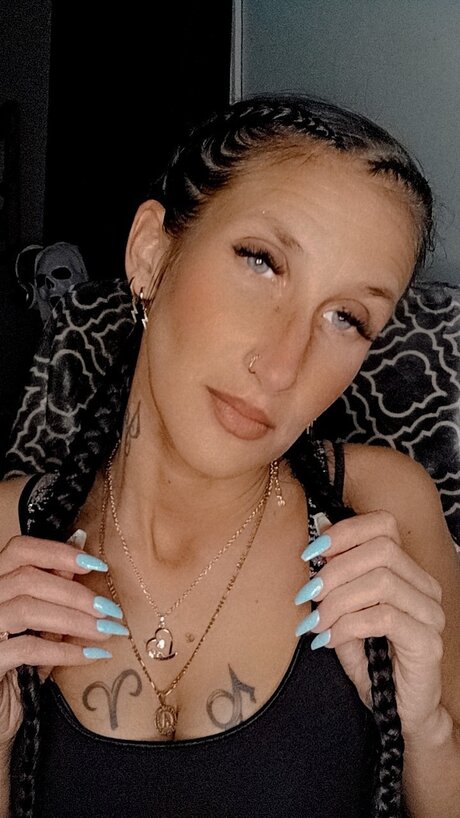 Foto di nudo di fuga di OnlyFans di Whtlighting21