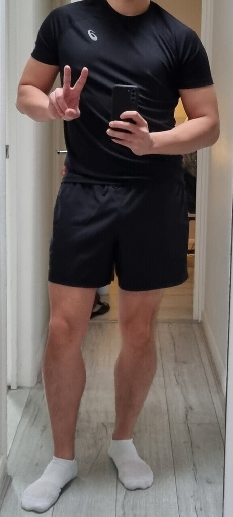 Foto di nudo di fuga di OnlyFans di Simon Lai