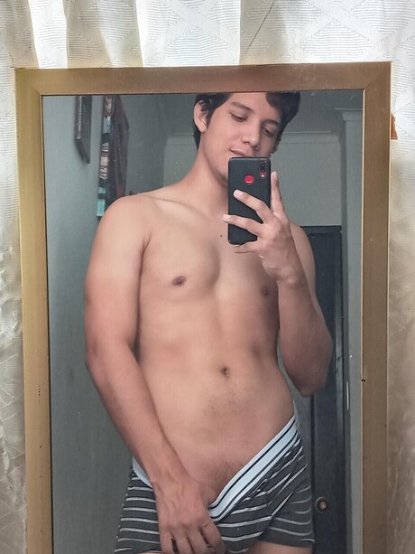 Foto di nudo di fuga di OnlyFans di Lusho