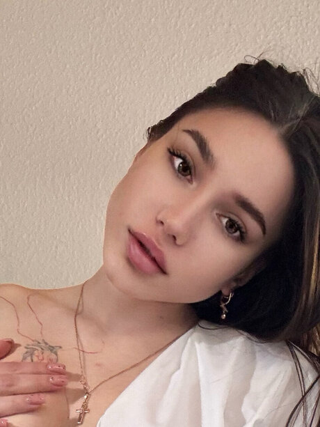 Foto di nudo di fuga di OnlyFans di Monika