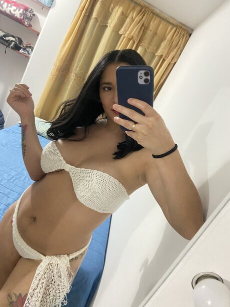 Foto di nudo di fuga di OnlyFans di Angel 21 