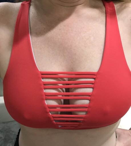 Foto di nudo di fuga di OnlyFans di Redhairpinknips