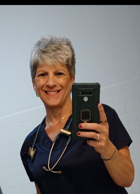 Foto di nudo di fuga di OnlyFans di Small Town Nurse