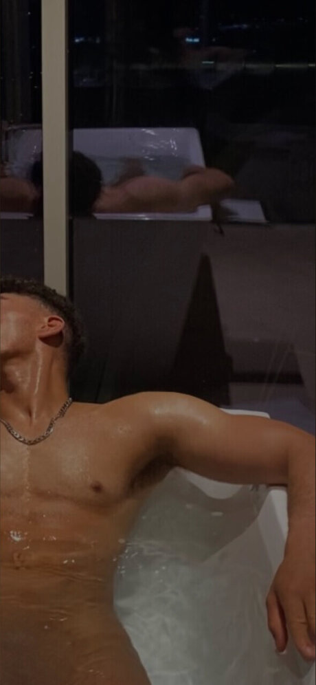 Foto di nudo di fuga di OnlyFans di Your Boyfriend X