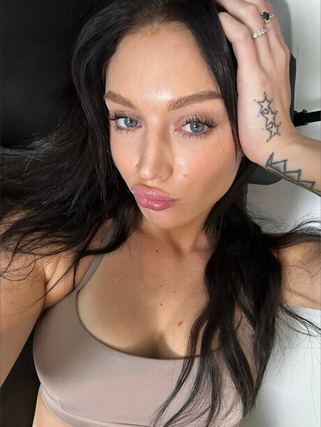 Foto di nudo di fuga di OnlyFans di Nova
