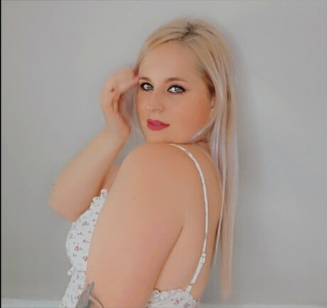 Foto di nudo di fuga di OnlyFans di Hummingbird