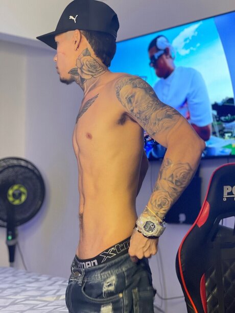 Foto di nudo di fuga di OnlyFans di John Edward