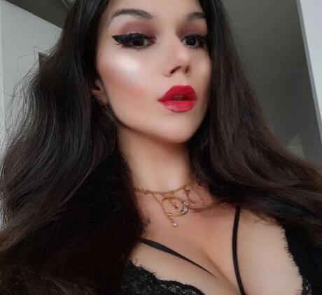 Foto di nudo di fuga di OnlyFans di Alura Elenna  