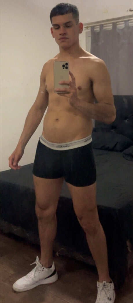 Foto di nudo di fuga di OnlyFans di Hendrix  20k