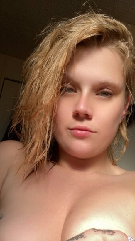 Foto di nudo di fuga di OnlyFans di Angel Wise 