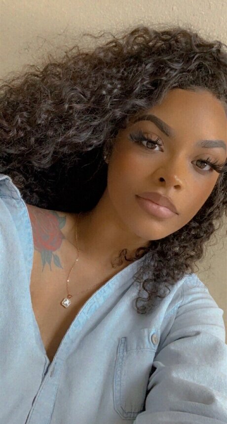 Foto di nudo di fuga di OnlyFans di Lightskinntaee