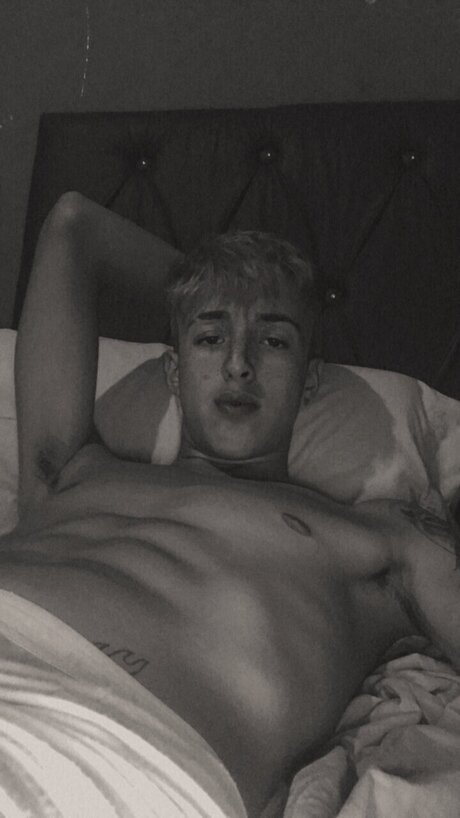 Foto di nudo di fuga di OnlyFans di Lau