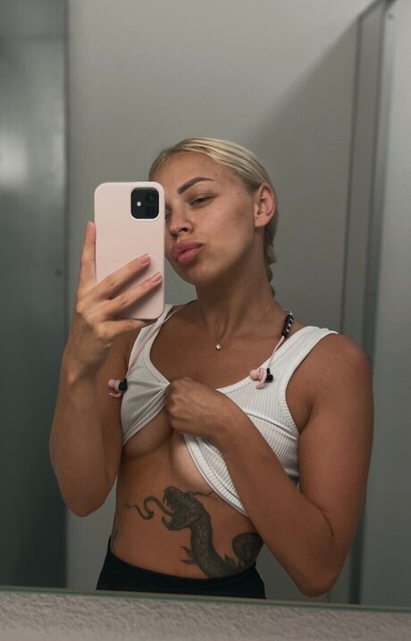 Foto di nudo di fuga di OnlyFans di Lisa 