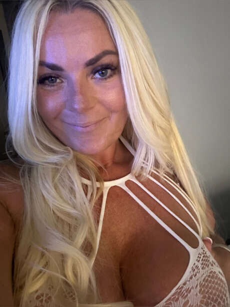 Foto di nudo di fuga di OnlyFans di Sara Rose
