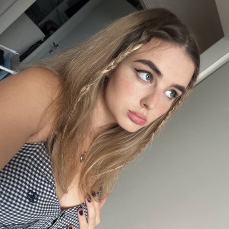 Foto di nudo di fuga di OnlyFans di Stella May