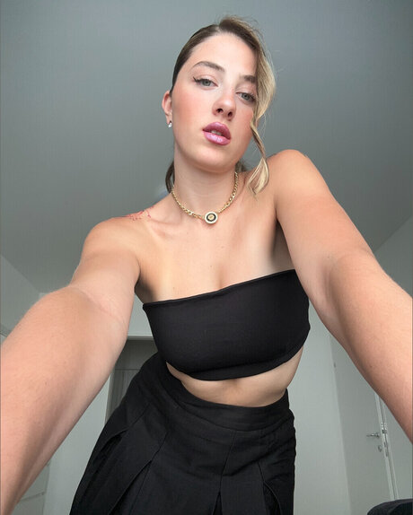 Foto di nudo di fuga di OnlyFans di Vani Vittoria
