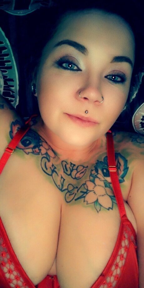 Foto di nudo di fuga di OnlyFans di Raven Kennish