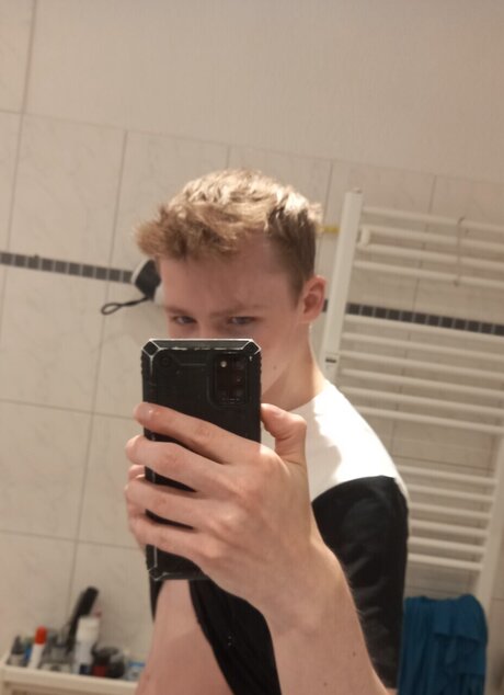 Foto di nudo di fuga di OnlyFans di Lars19