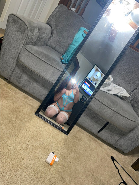 Foto di nudo di fuga di OnlyFans di Hbaby