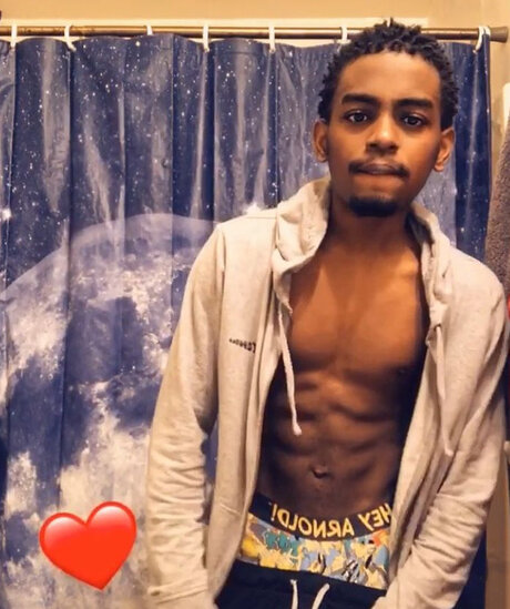 Foto di nudo di fuga di OnlyFans di Animez