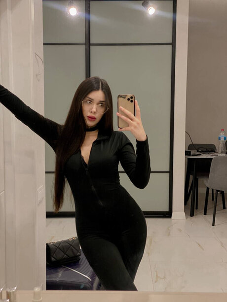 Foto di nudo di fuga di OnlyFans di Elmira