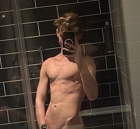 Foto di nudo di fuga di OnlyFans di Nik