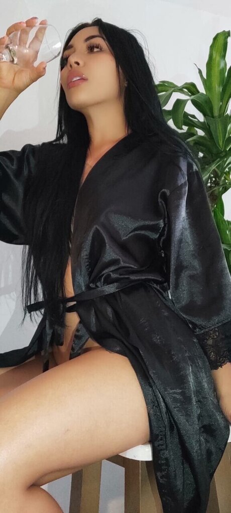 Foto di nudo di fuga di OnlyFans di Majho Online