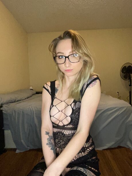 Foto di nudo di fuga di OnlyFans di Elizabeth 