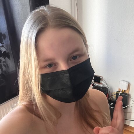 Foto di nudo di fuga di OnlyFans di Leni Jung