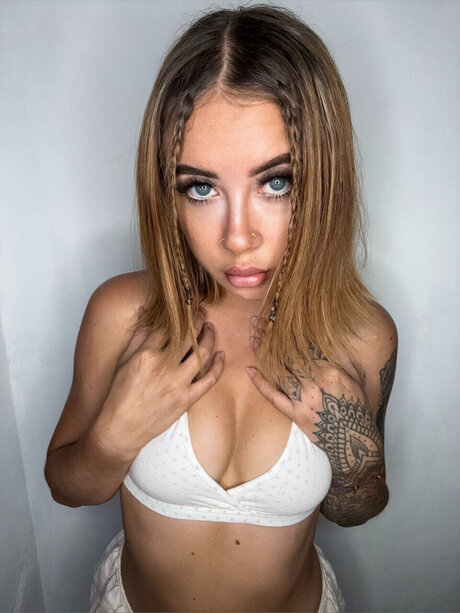 Foto di nudo di fuga di OnlyFans di Asrai