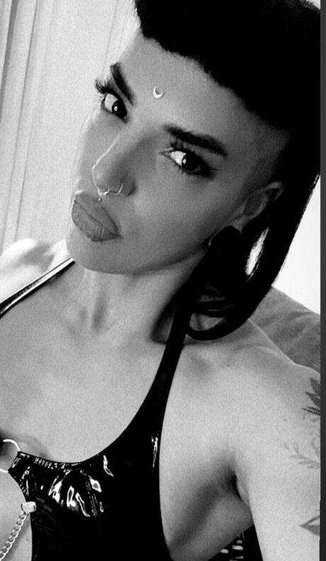 Foto di nudo di fuga di OnlyFans di Littlegothbatx