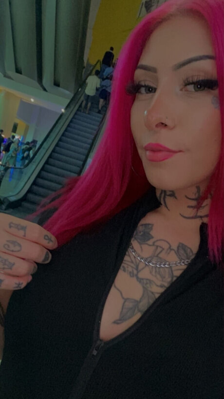 Foto di nudo di fuga di OnlyFans di Queen Bee Bitxhes