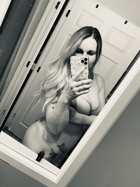 Foto di nudo di fuga di OnlyFans di Mommybody